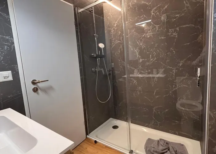 Luxuse Fluee 11 لوكباد