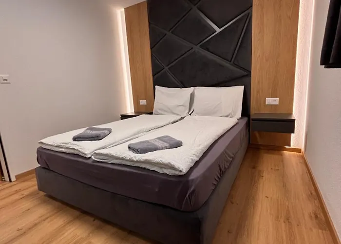 Luxuse Fluee 11 لوكباد