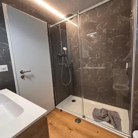 Luxuse Fluee 11 لوكباد